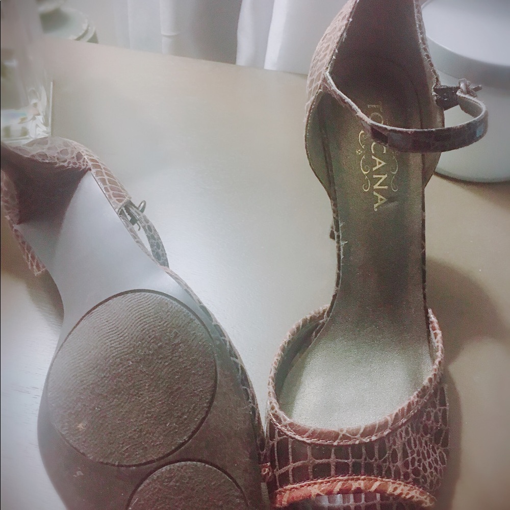Toscana Heels - Picture 4 of 5